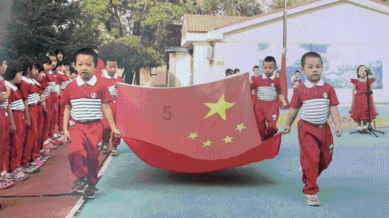 红木家具大师巧匠精雕细琢